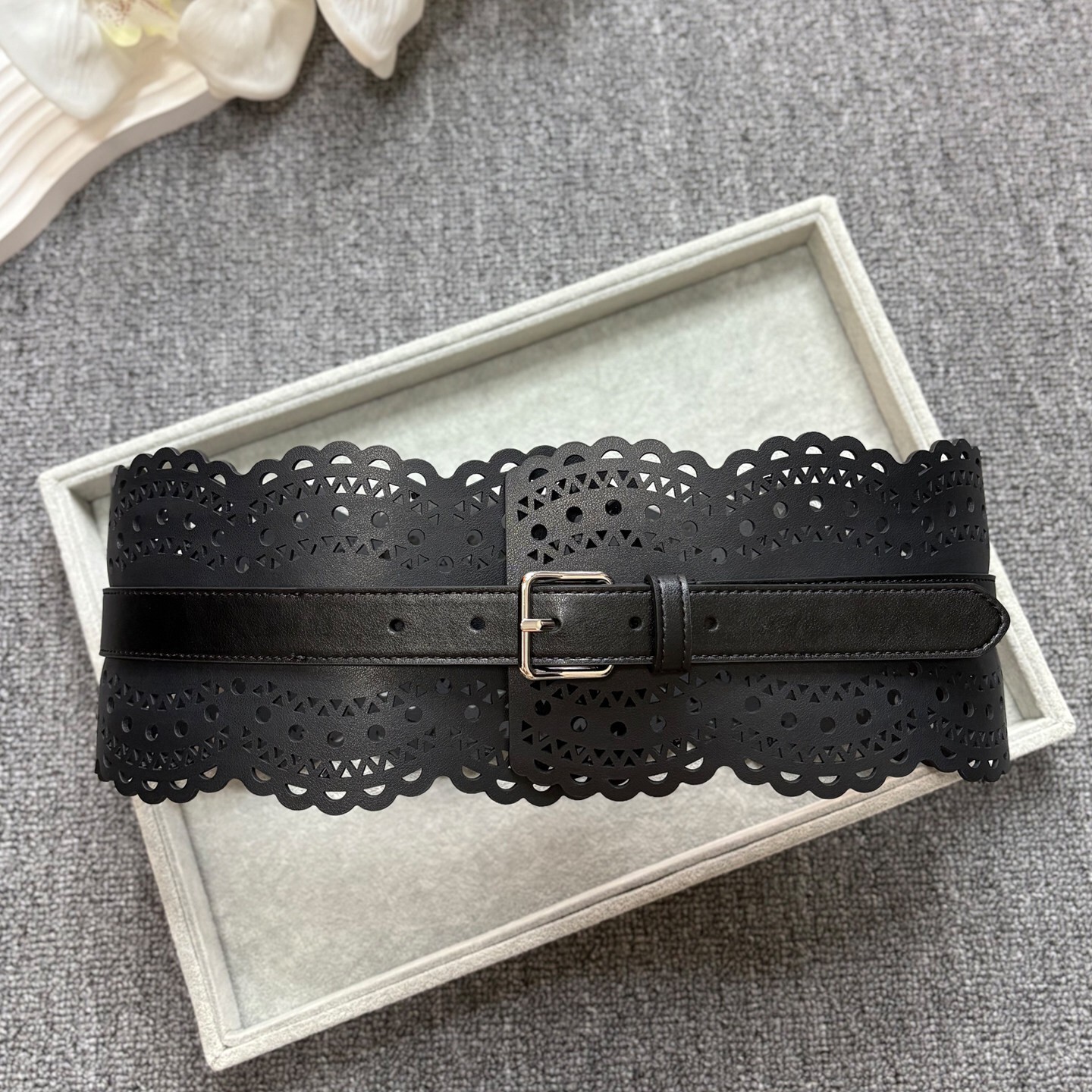 Cut out carved leather waist closure pin buckle leather wide belt dress waist geometric decoration silver buckle wide belt 241216
