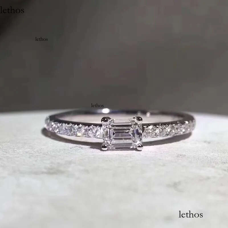 Simple Fashion Jewelry Sweet Cute Ladies Party Elegant Wedding Rings Sterling Sier Emerald Cut Lab Moissanite Dia Eternity Engagement Band Ring Gift 2