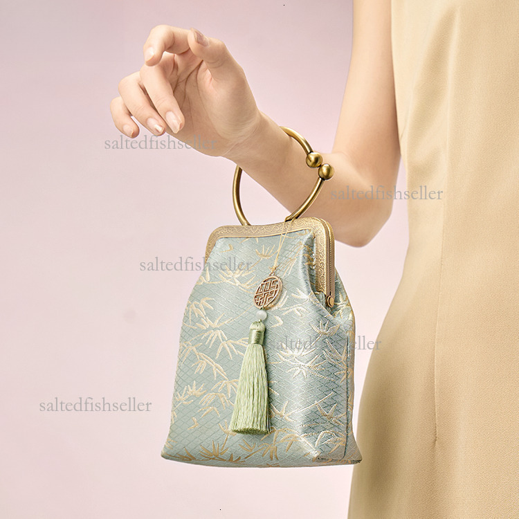 2026 Luxury Chinese Style Mini Handbag Fashion Embroidered Clip On Cheongsam Shoulder Crossbody Bag Versatile Style Casual Mobile Phone Bag Gift Festi