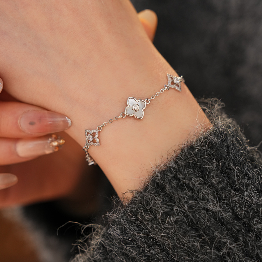 Versatile elegant zircon-inlaid mother-of-pearl flower bracelet, high-end light luxury wristband, exquisite and fashionable niche jewelry wholesale - view 3
