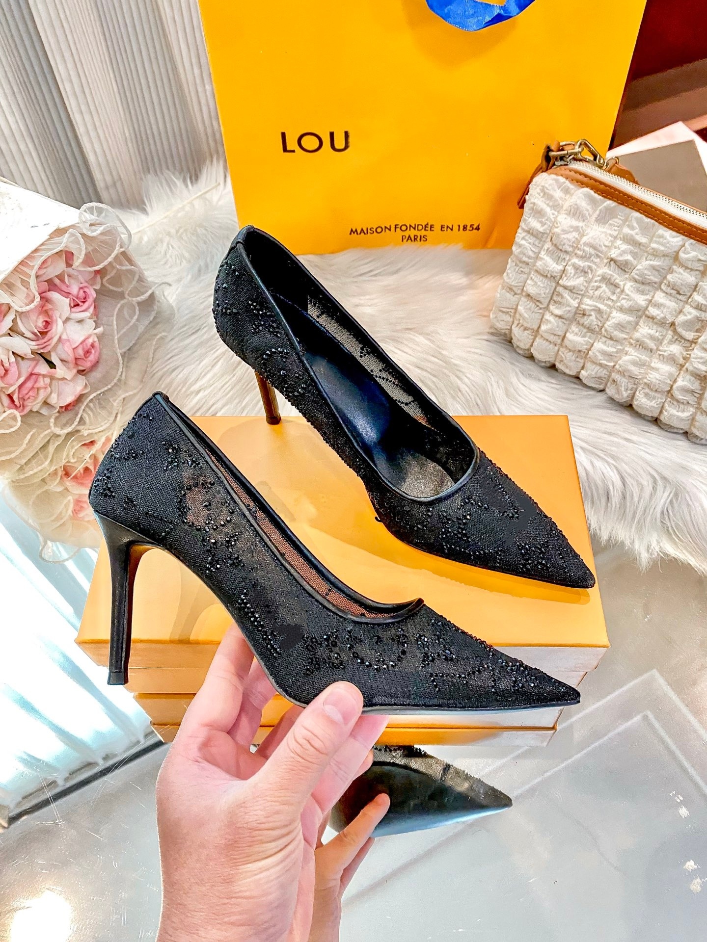 2026 Designer Platform Women's Shoes New Style European Sexy Lace Women's Platform Shoes Luxurious Embroidery and Openwork Design Platform Shoes