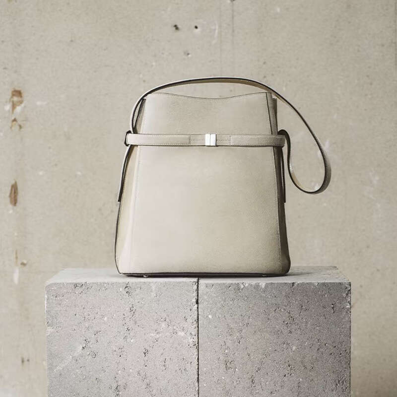 Luxury Shoulder Bags Famous Brand New Large Capacity Single Genuine Leather Bucket Light High End Simple Niche Summer Wide Strap Crossbody Bag SENYY