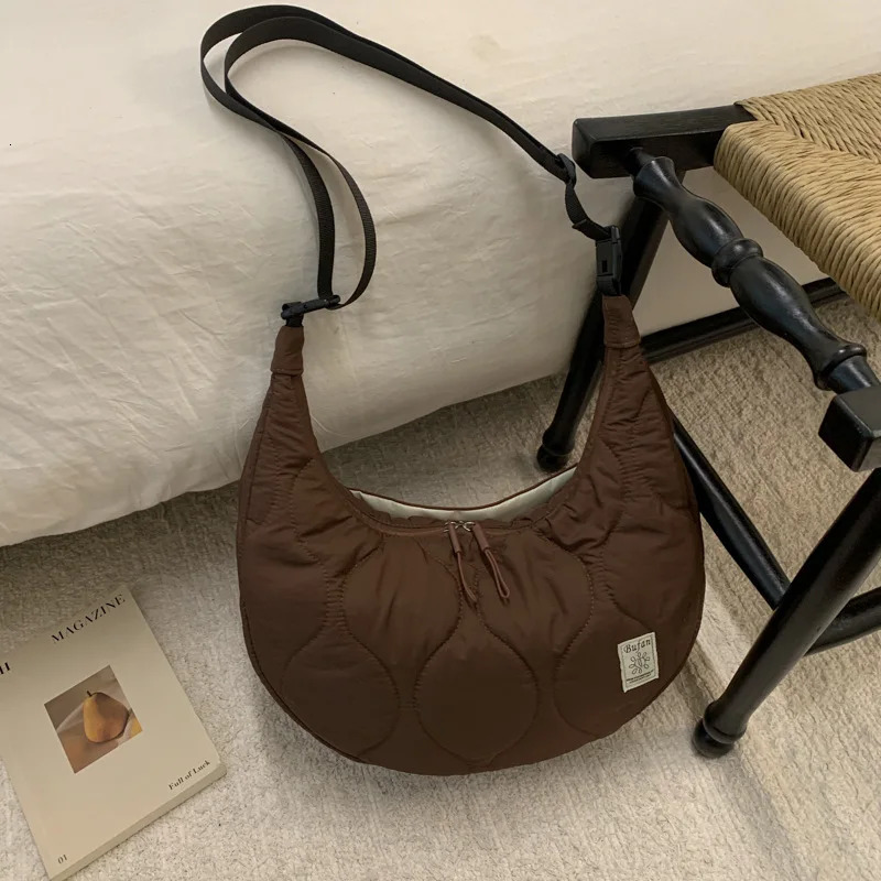 Winter Texture Simple Crossbody Bag Korean Style Embroidery Commuting Hobo Bag Fashion Casual and Versatile Shoulder Bag 260126