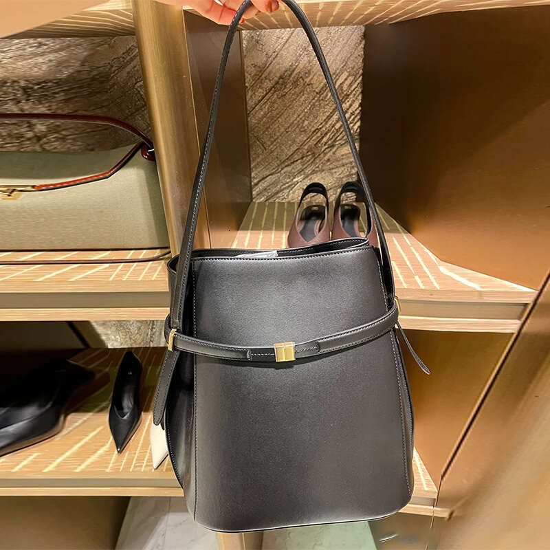 Luxury Shoulder Bags Famous Brand New Large Capacity Single Genuine Leather Bucket Light High End Simple Niche Summer Wide Strap Crossbody Bag SENYY