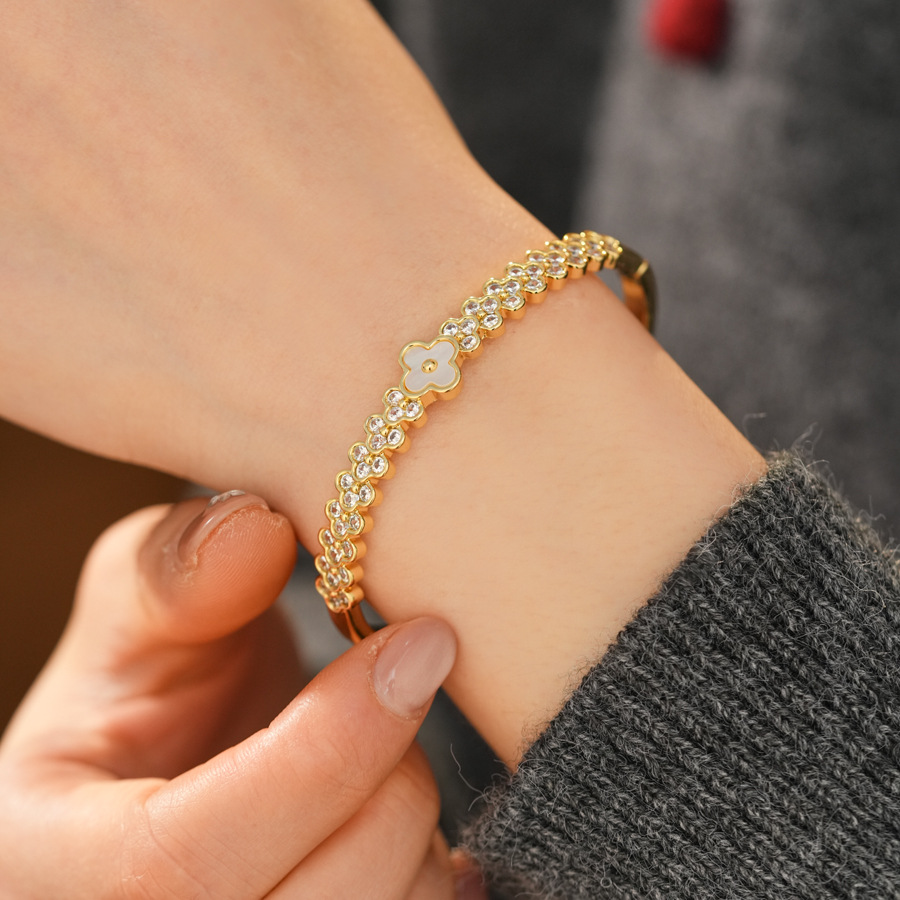Zircon clover flower clasp bracelet, exquisite and elegant, versatile for commuting, high-end light luxury jewelry wholesale - view 4