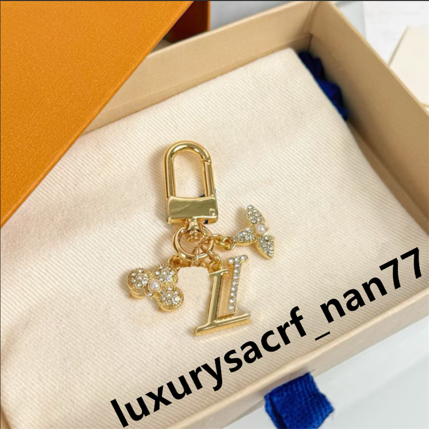 Luxury key metal bag charm fashion chain flower heart designer bag charms gold sliver keychain Snap fastener mens ladies keychain Holiday gift lovely quality