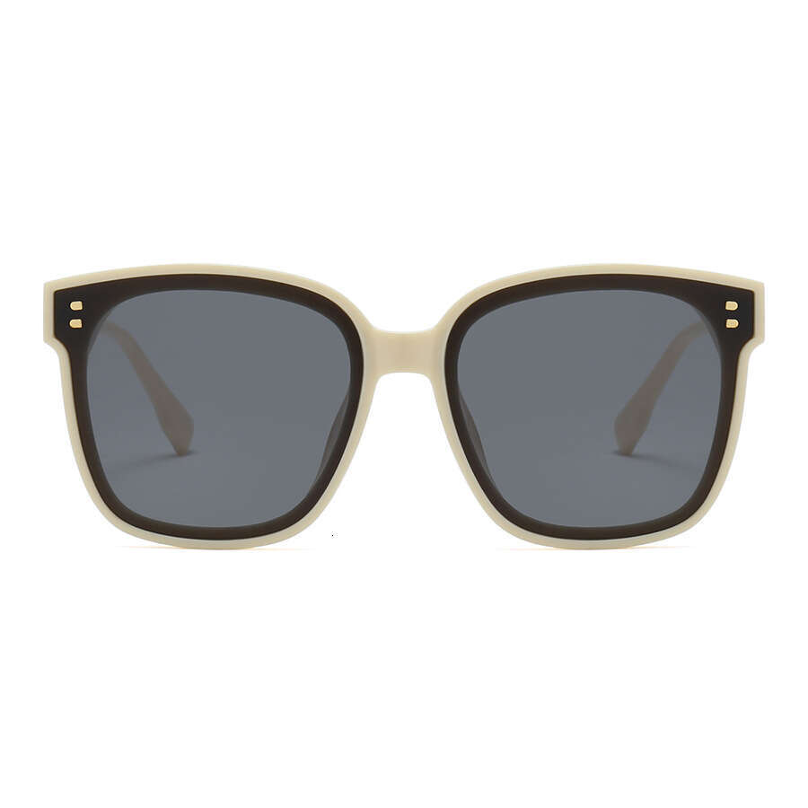 Retro lightweight sunglasses Ultraviolet protection function Suitable for beach trips and parties