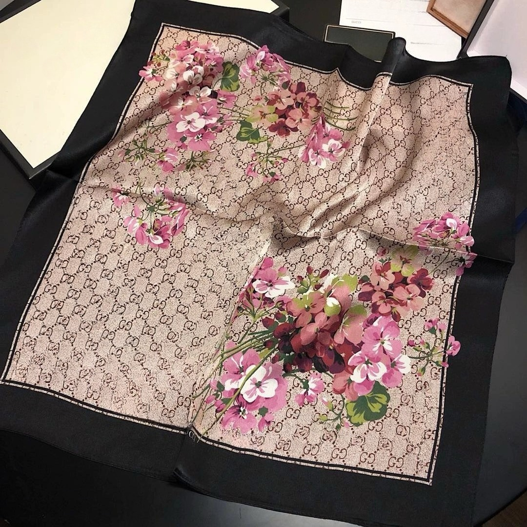 Designer Letters Print Silk Scarf shawl Lightweight Square Satin Head Wrap Medium Headband Shawl Classic Pattern neckerchiefs