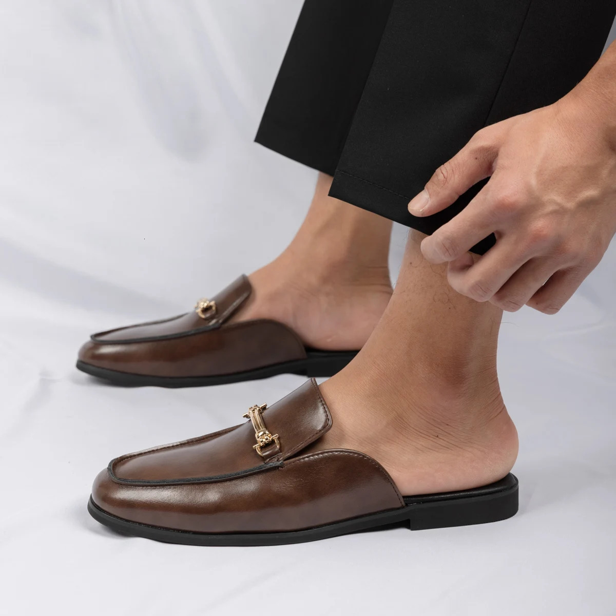 Male Casual Mules Moccasins Breathable Loafers metal button Mens Half Slippers Suede Leather Shoes Zapatos Hombre 260124