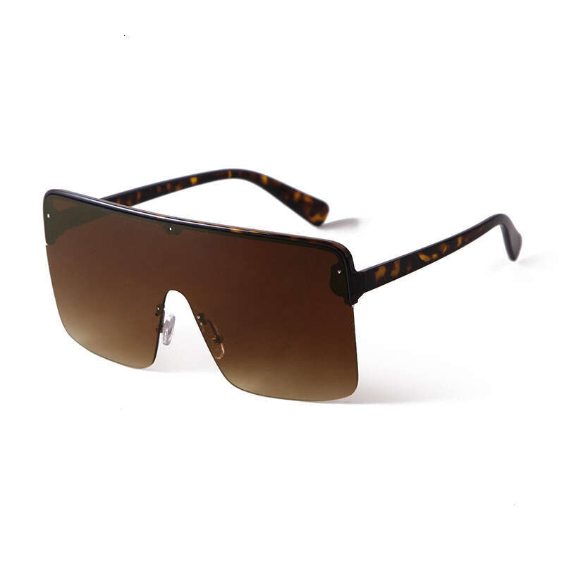 Integrated sunglasses Extra-large size gradient lenses Suitable for street photography and parties Demonstrates a fashionable style