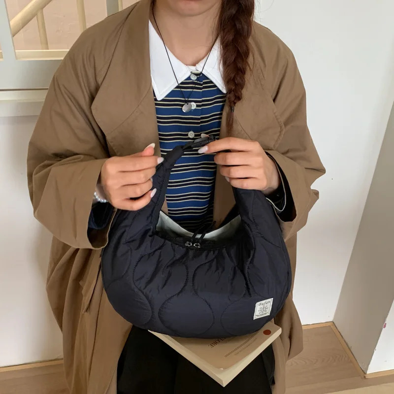 Winter Texture Simple Crossbody Bag Korean Style Embroidery Commuting Hobo Bag Fashion Casual and Versatile Shoulder Bag 260126