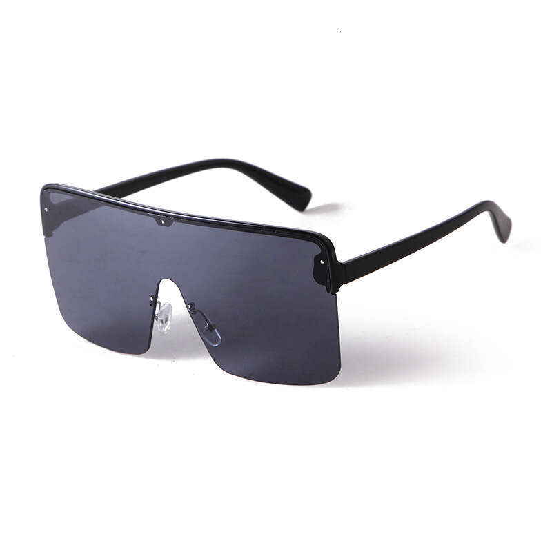 Integrated sunglasses Extra-large size gradient lenses Suitable for street photography and parties Demonstrates a fashionable style