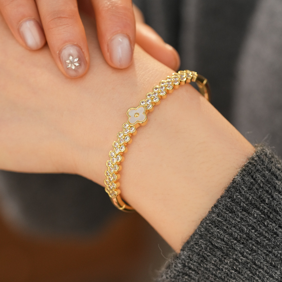 Zircon clover flower clasp bracelet, exquisite and elegant, versatile for commuting, high-end light luxury jewelry wholesale - view 3