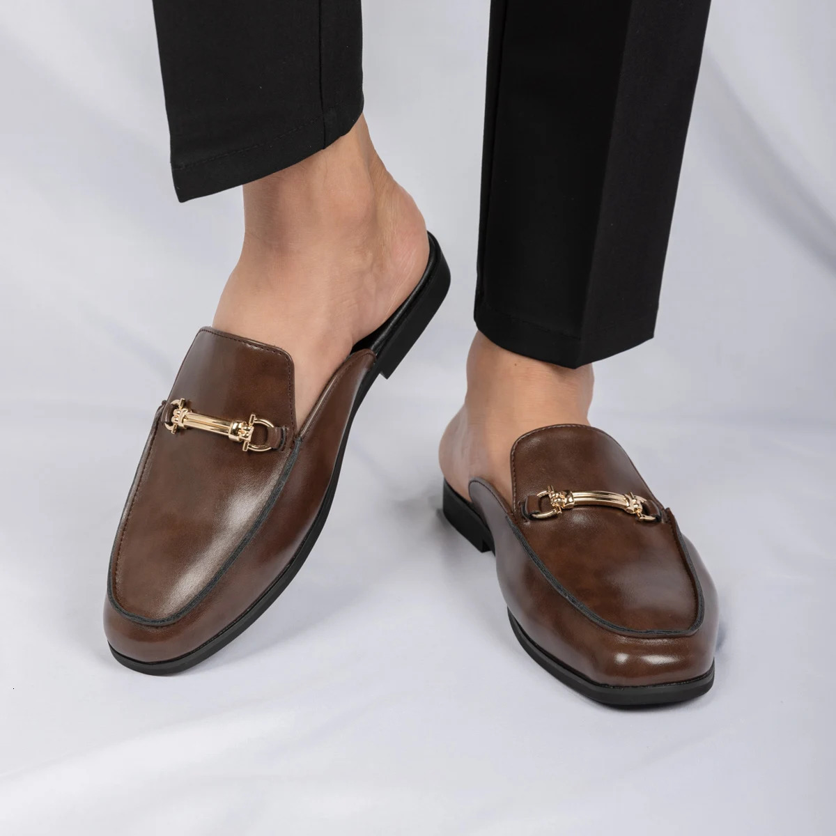 Male Casual Mules Moccasins Breathable Loafers metal button Mens Half Slippers Suede Leather Shoes Zapatos Hombre 260124