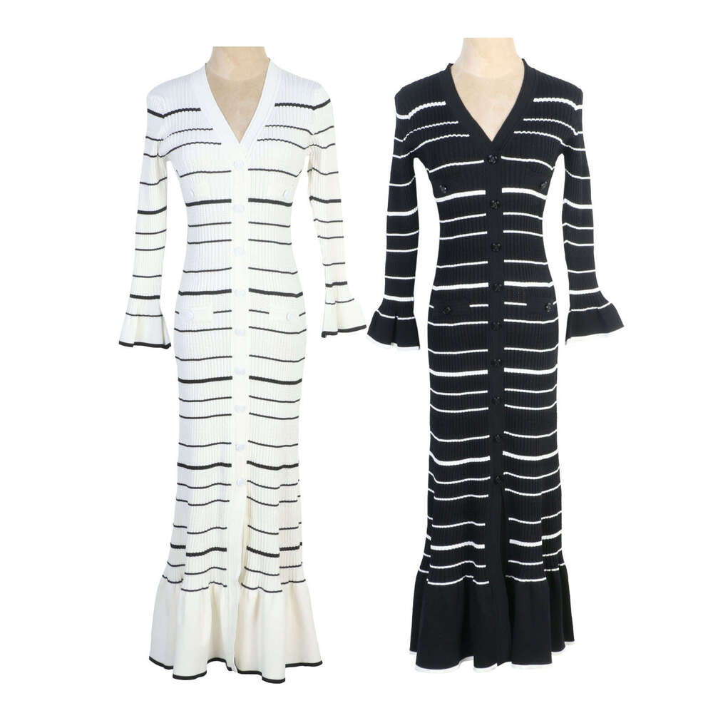 2026 designer French black and white striped V-neck pleated flared sleeves knitted elegant long skirt women's clothing