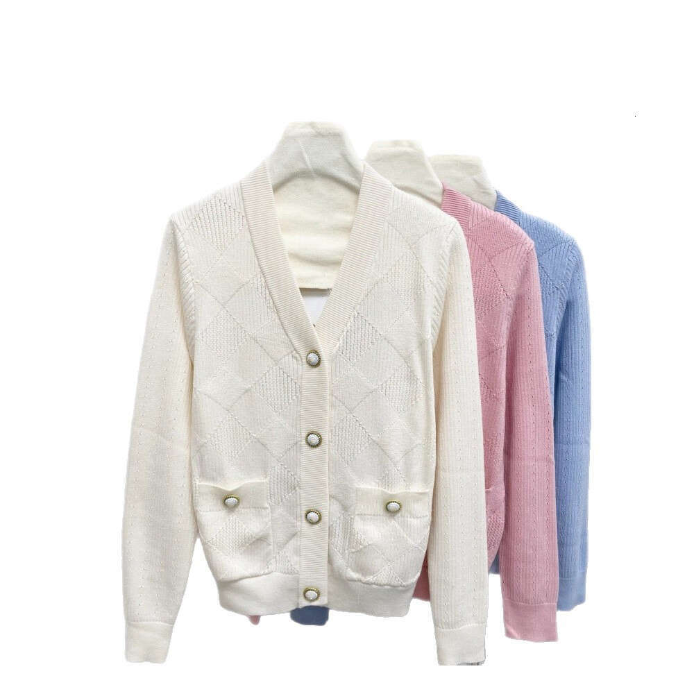 2026 Autumn New French Social Style Diamond Jacquard Elegant Versatile Knitted Cardigan for Women