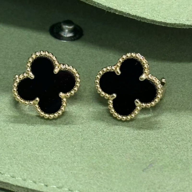 Classic Designer Collection Women's Earrings Designer Jewelry 18K Gold-Plated Wedding Earrings Women's Designer Earrings