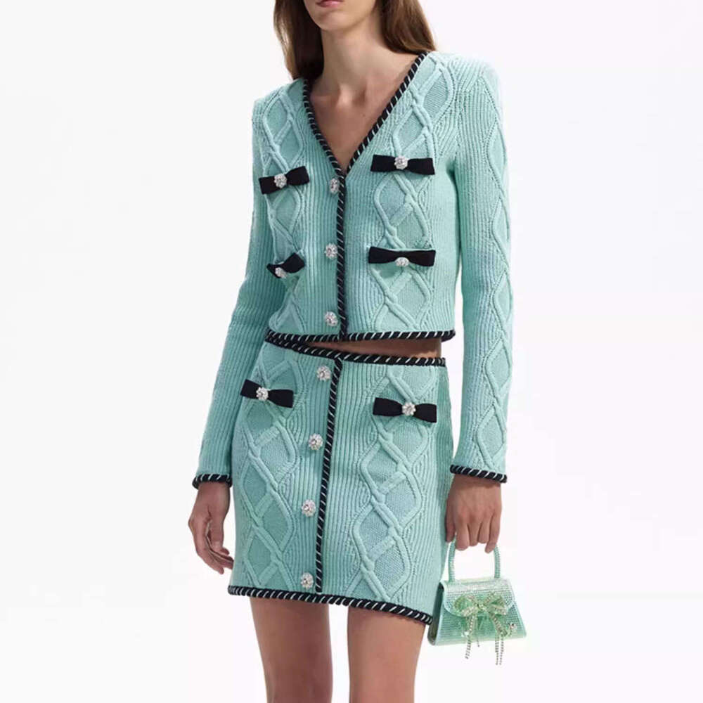 2026 Autumn/Winter New Celebrity Style High end Style Knitted Top Skirt Two piece Set Women's Wear