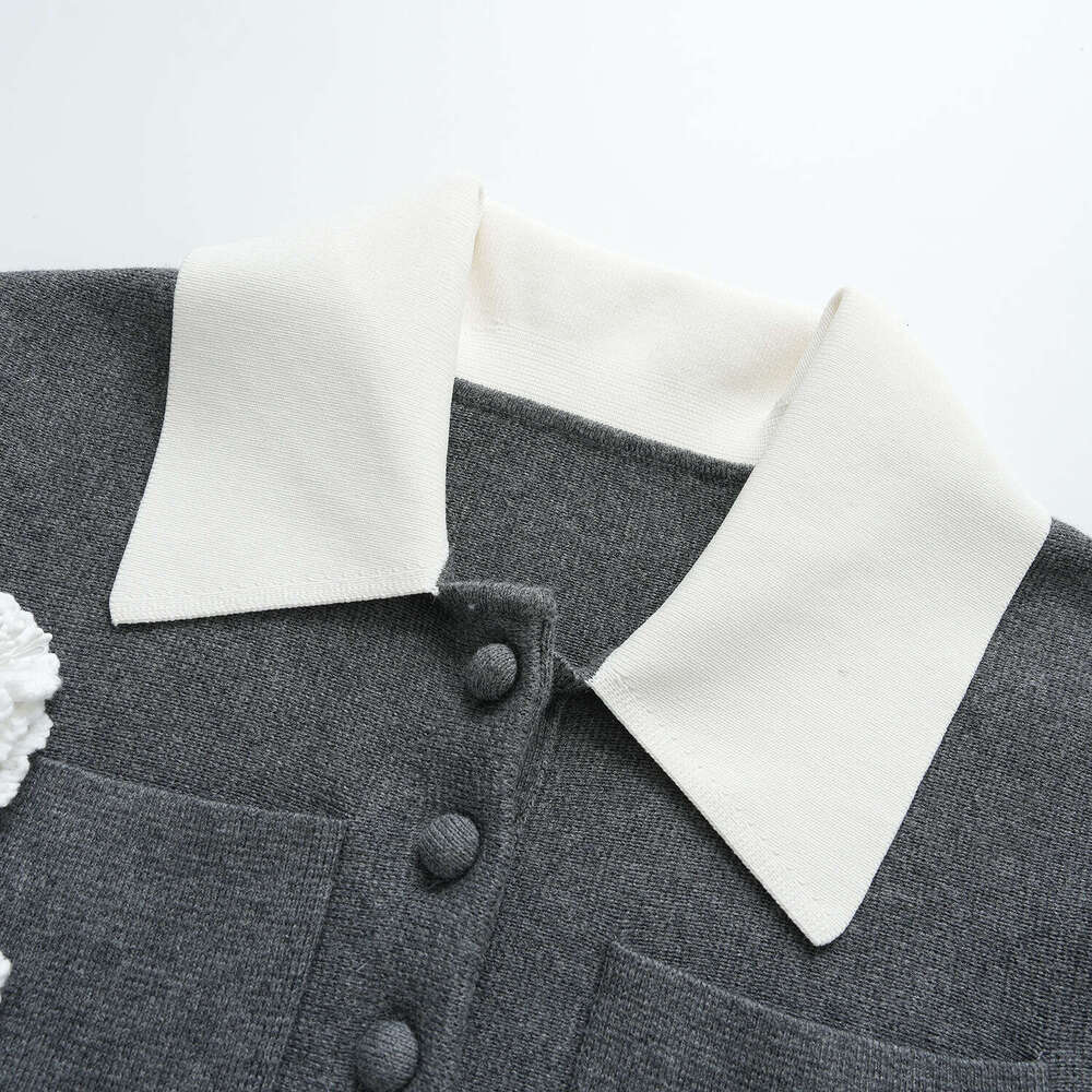 2026 Autumn New French Elegant Color Block Flower Brooch Collar Slim Knitted Women's Dress