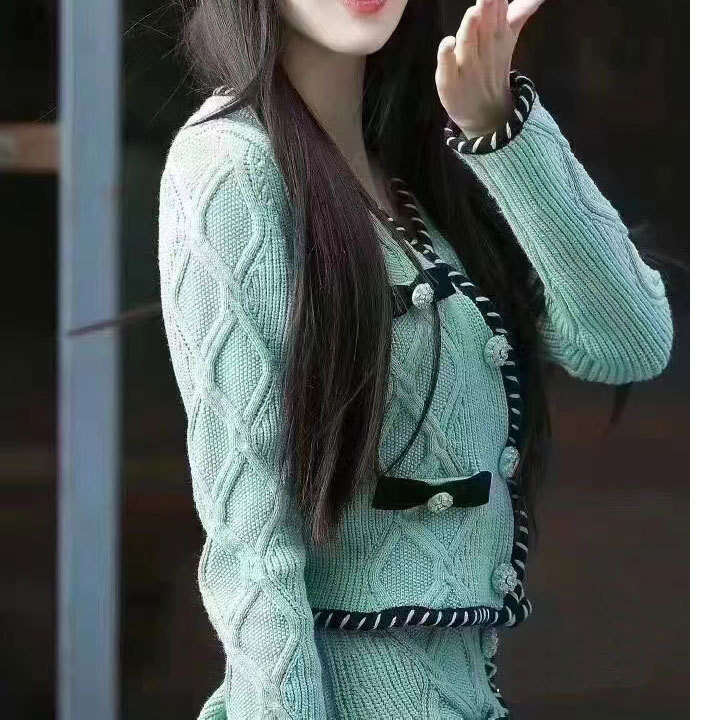 2026 Autumn/Winter New Celebrity Style High end Style Knitted Top Skirt Two piece Set Women's Wear