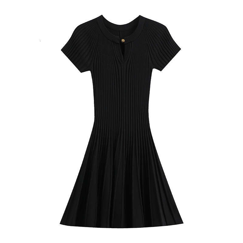 2026 new designer heavy craftsmanship solid color design gold button chest hollow short sleeved knitted pleated skirt