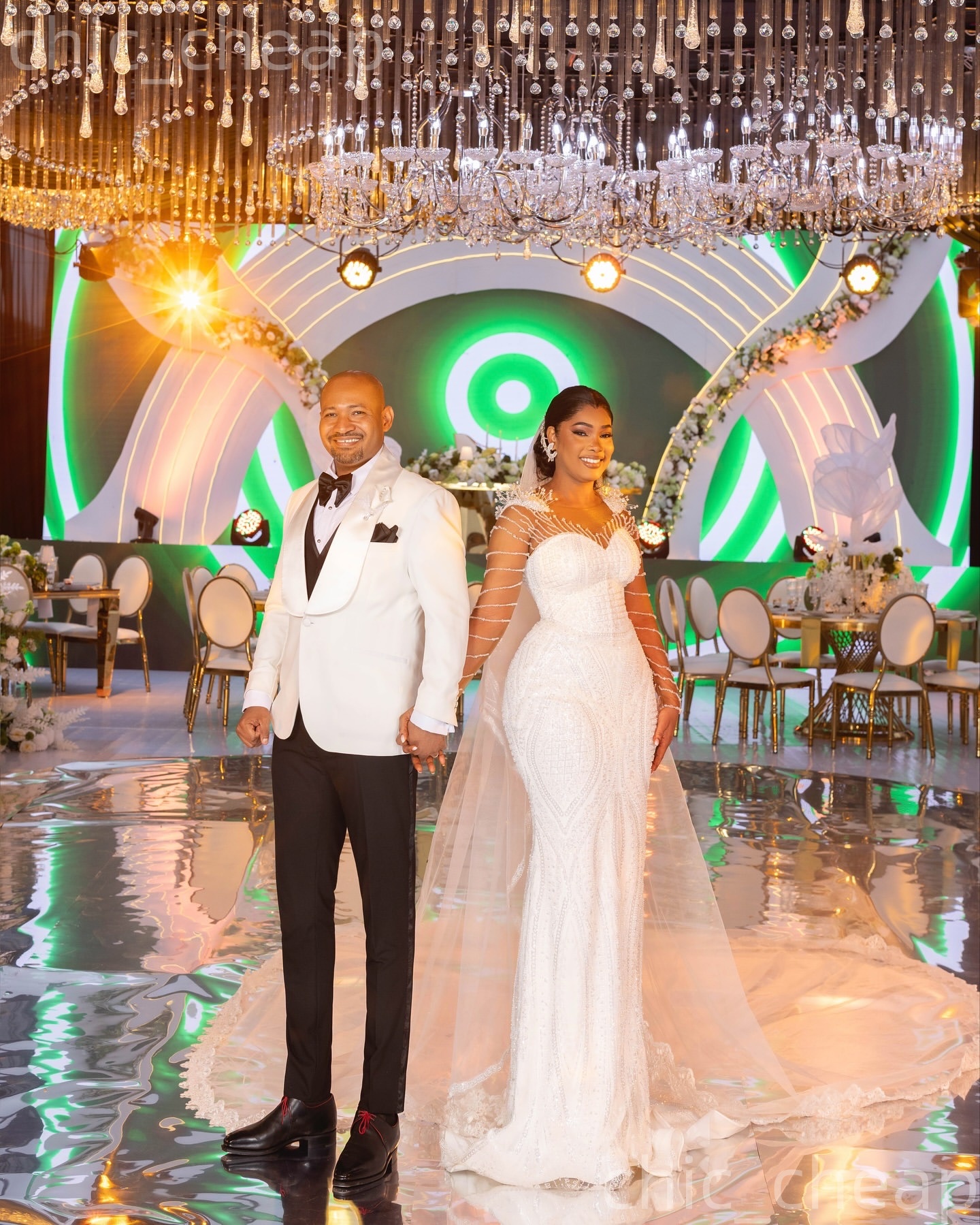 African Aso Ebi 2026 Ivory Breathtaking Mermaid Wedding Dress Beaded Appliques Sheer Neck Sequined Vintage Charming Bridal Gowns Dresses ZJ2331