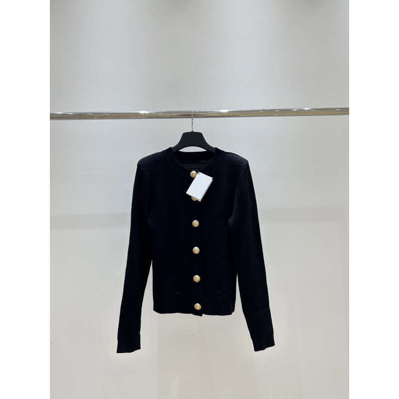 2026 New Designer's Top 100 Round Neck Pattern Knitted Long Sleeve Top with Metal Buckle Skirt