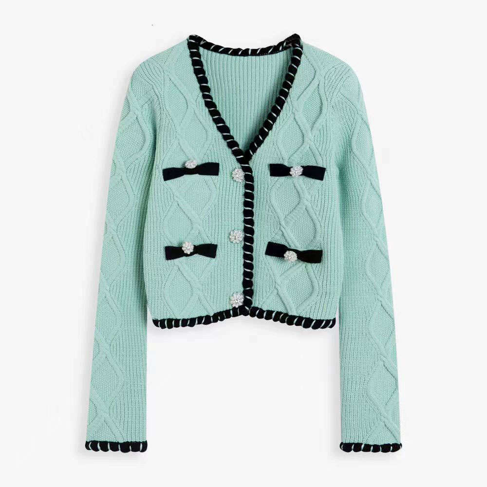 2026 Autumn/Winter New Celebrity Style High end Style Knitted Top Skirt Two piece Set Women's Wear