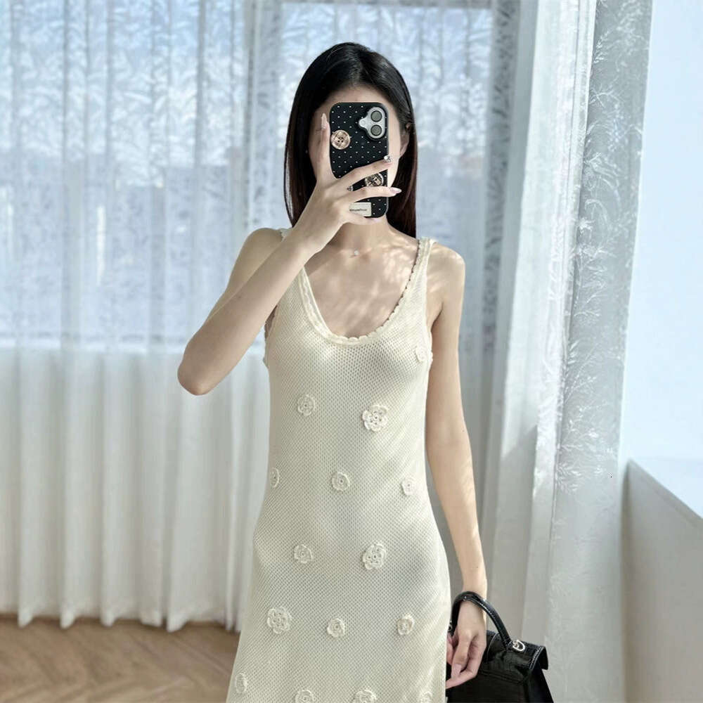 2026 spring/summer French style small fragrance three-dimensional flower crochet hook hollow knitted backless suspender dress for women