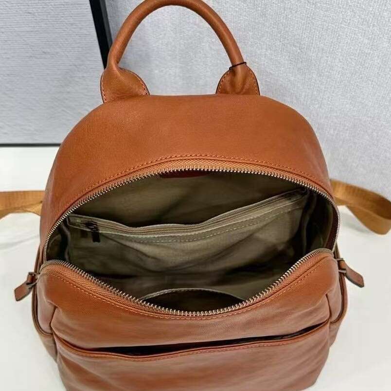 New Original Handmade Vegetable-Tanned Cowhide for Women, Commuting and Travel Bag, Fashionable Ladies' Genuine Leather Small Backpack