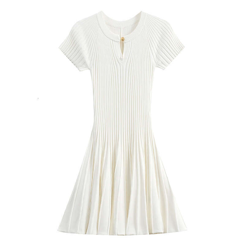 2026 new designer heavy craftsmanship solid color design gold button chest hollow short sleeved knitted pleated skirt