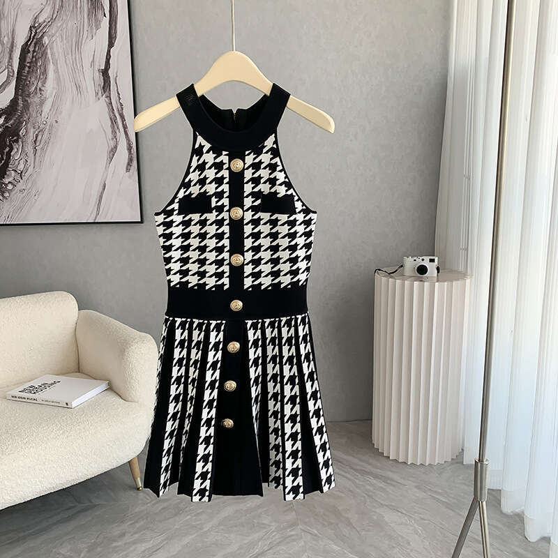 Designer's high-end style camisole skirt 2026 Spring and Autumn new elegant dress with metal buckle