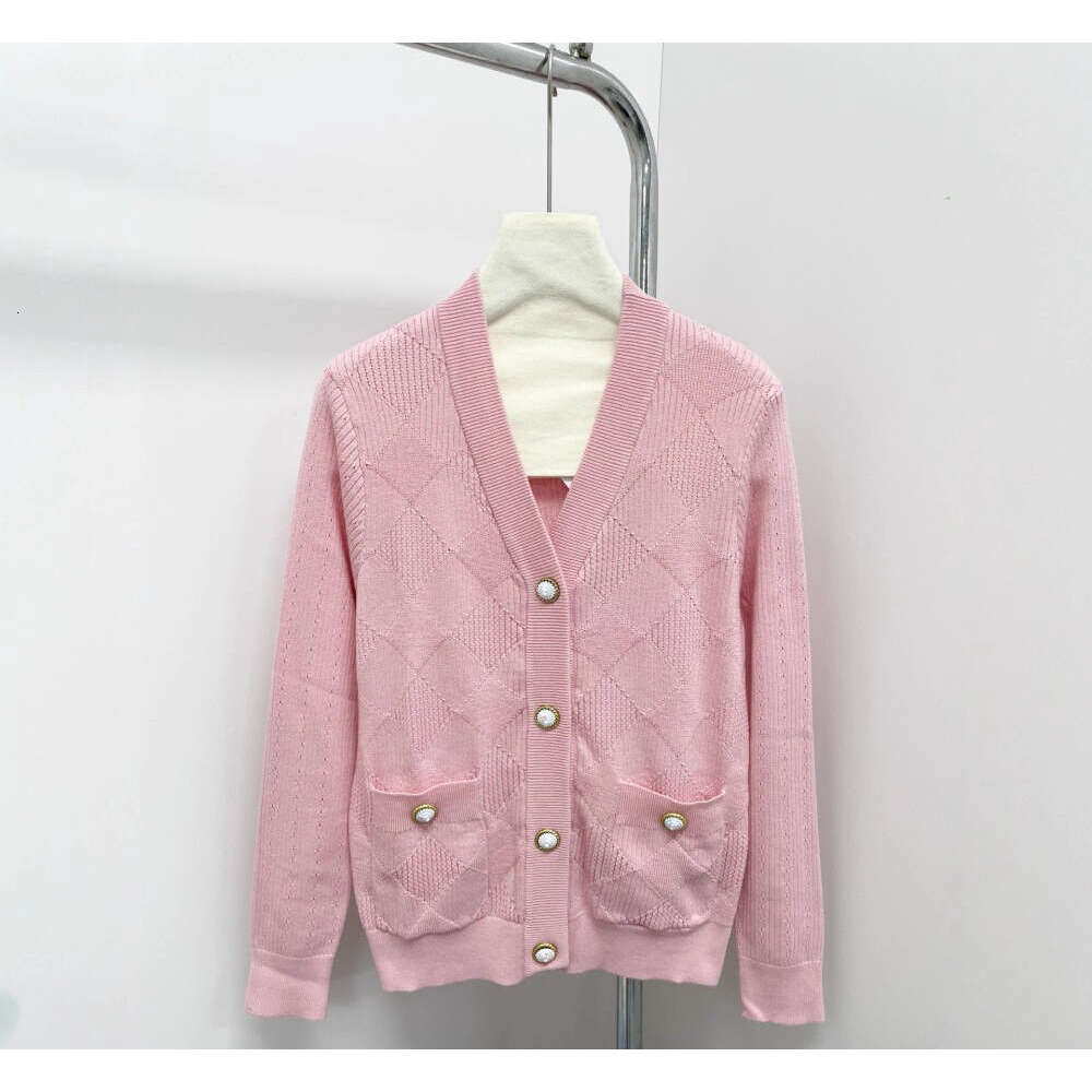 2026 Autumn New French Social Style Diamond Jacquard Elegant Versatile Knitted Cardigan for Women