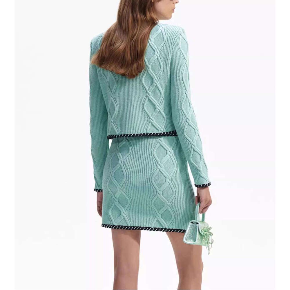 2026 Autumn/Winter New Celebrity Style High end Style Knitted Top Skirt Two piece Set Women's Wear