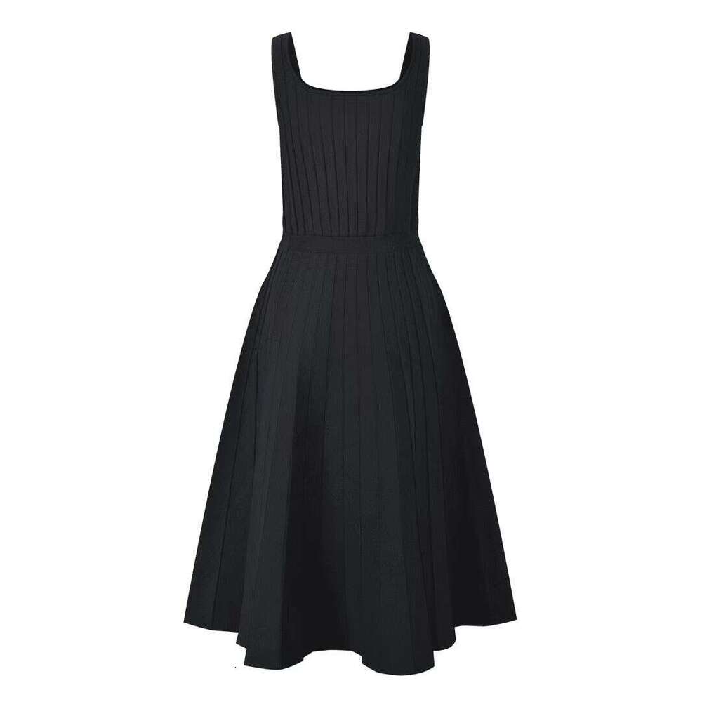 2026 Spring/Summer New French Simple, Elegant, Fashionable Slimming Strap, Wrinkled Knitted Long Skirt for Women