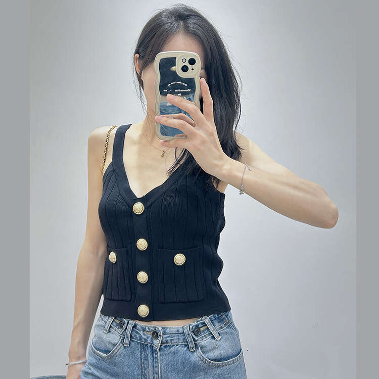 2026 French women's vest knitted vest V-neck slim fit short style solid color basic shirt high waist slim fit