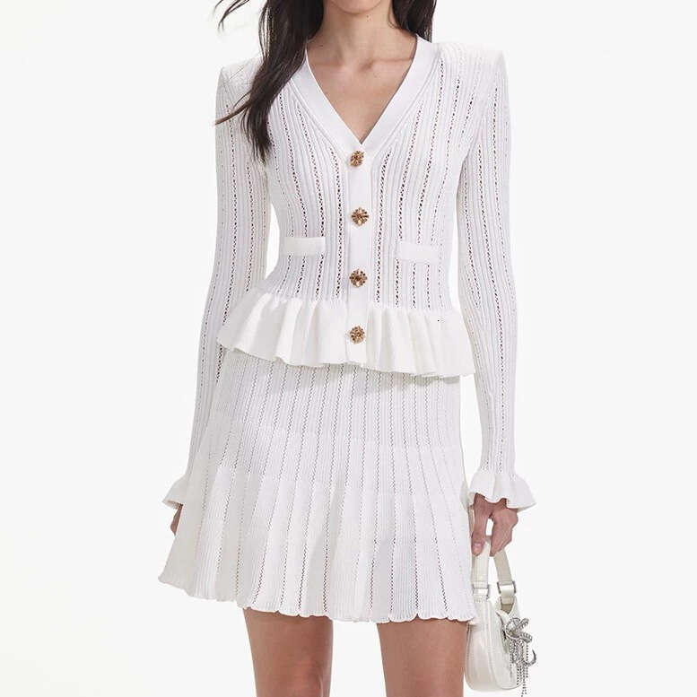 2026 style French V-neck rhinestone button pleated bell sleeves slim knit sweater cardigan short jacket early autumn