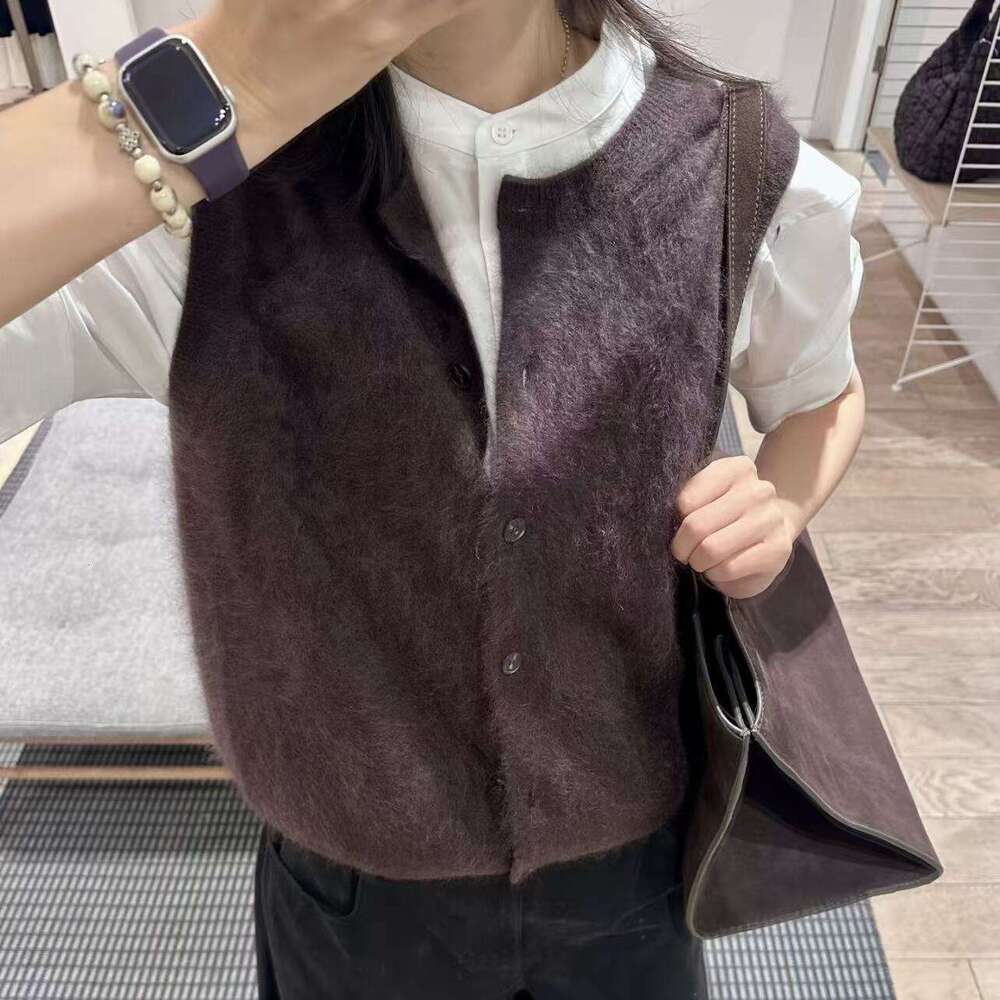 Designer women's round neck long sleeved brushed knitted cardigan women's 2026 autumn coat