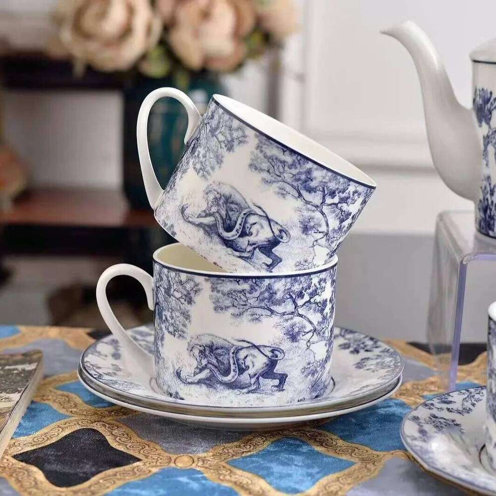 European Luxury Home Bone China and Saucer Afternoon Best Friend Red Gift Coffee Mugs Tea Cup Set 26W0211