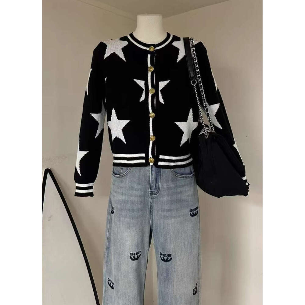 2026 autumn and winter new style elegant color block knitted women's high-end anti-aging cardigan