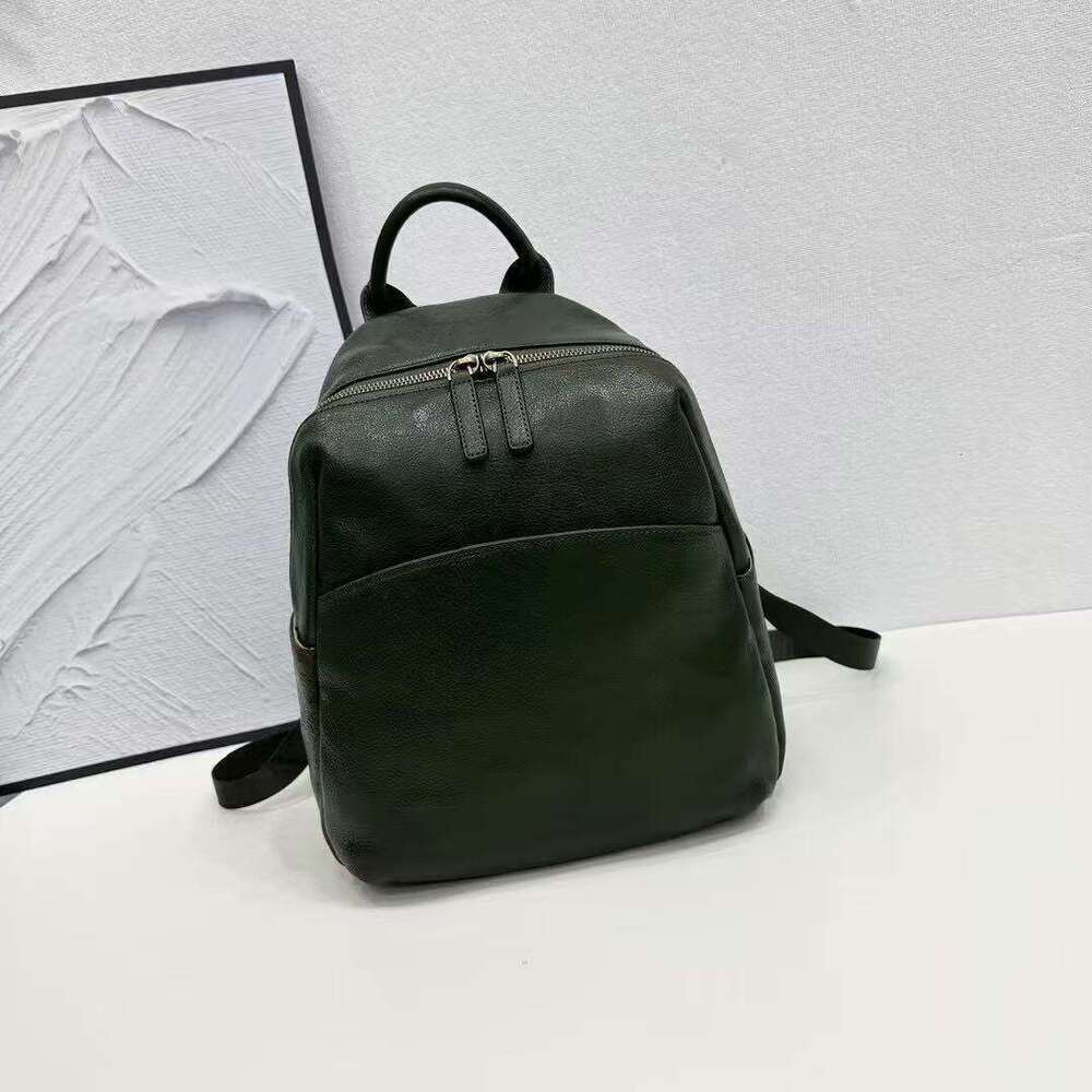 New Original Handmade Vegetable-Tanned Cowhide for Women, Commuting and Travel Bag, Fashionable Ladies' Genuine Leather Small Backpack