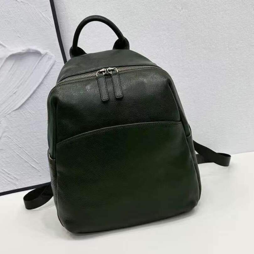 New Original Handmade Vegetable-Tanned Cowhide for Women, Commuting and Travel Bag, Fashionable Ladies' Genuine Leather Small Backpack