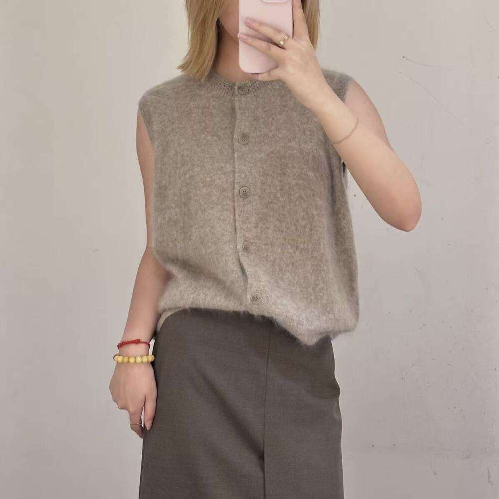 Designer women's round neck long sleeved brushed knitted cardigan women's 2026 autumn coat