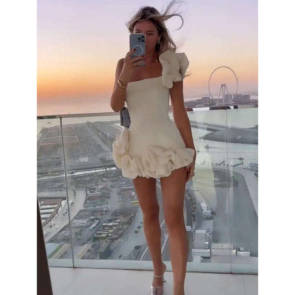 Single shoulder ruffled women's casual dress, tight fitting mini elegant backless wrapped vest 2026