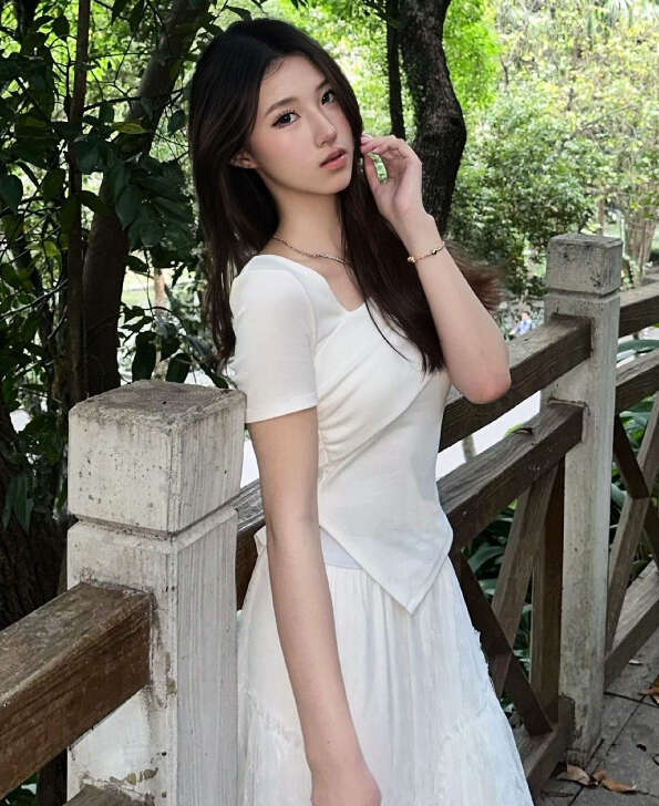 2026 Summer New French Style Elegant Pure Desire Multi functional Off Shoulder Short Sleeve Thin Knitted Slimming Top