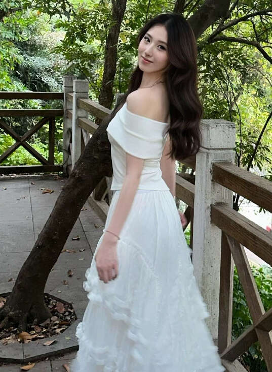 2026 Summer New French Style Elegant Pure Desire Multi functional Off Shoulder Short Sleeve Thin Knitted Slimming Top