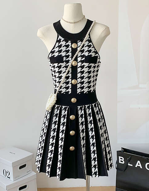 Designer's high-end style camisole skirt 2026 Spring and Autumn new elegant dress with metal buckle