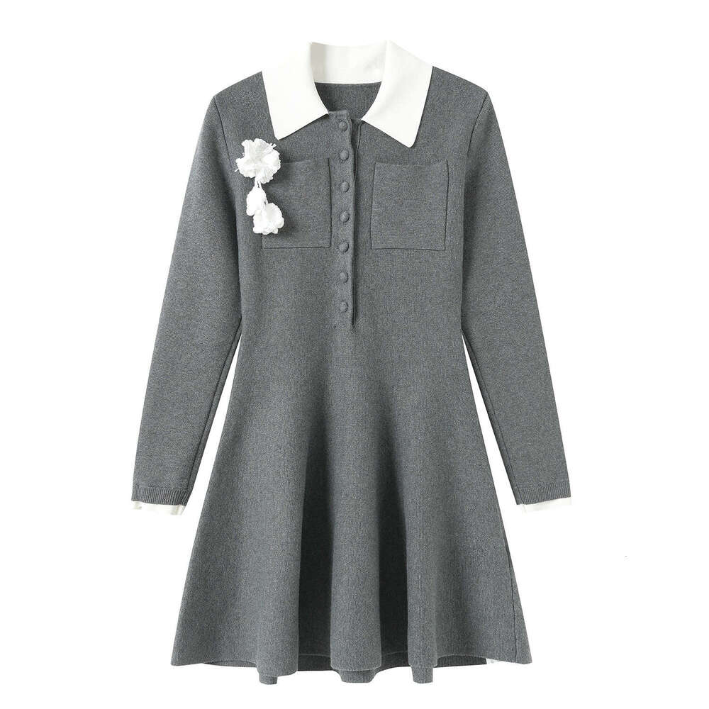 2026 Autumn New French Elegant Color Block Flower Brooch Collar Slim Knitted Women's Dress