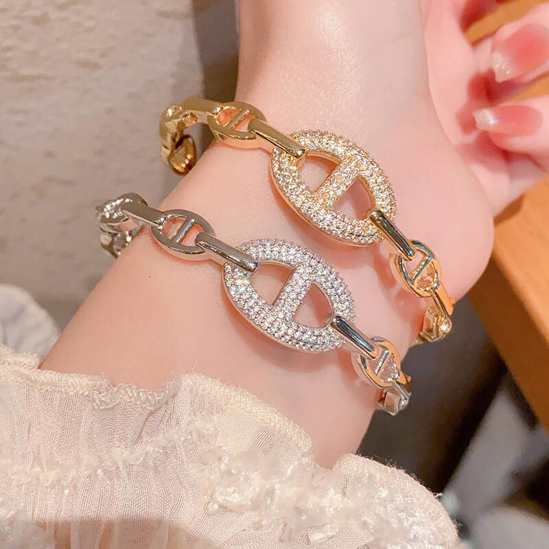 Chinese-Style Pig Nose Slender Waist Bracelet Minimalist Luxury Jewelry Women's Holiday Party Gift