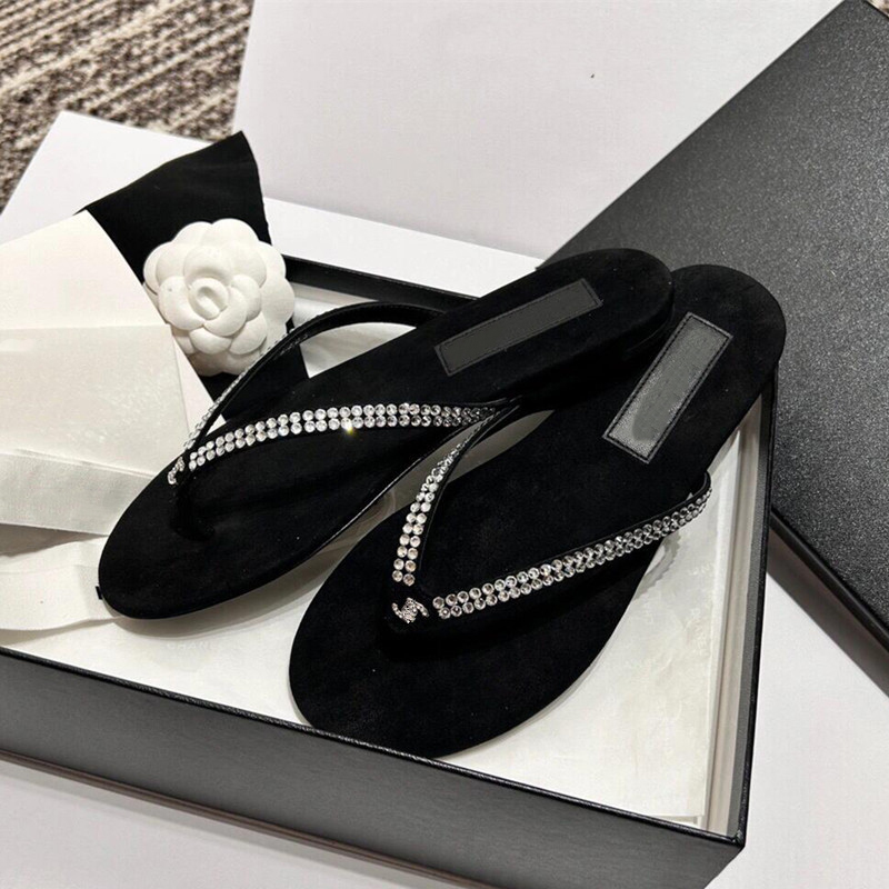 Luxury designer Flat Slippers Women 2024 Summer Velvet Crystal Metallic brand Shoes for Women Sandals Non-slip Bow Beach Flip-flops channel Slides Tories thong